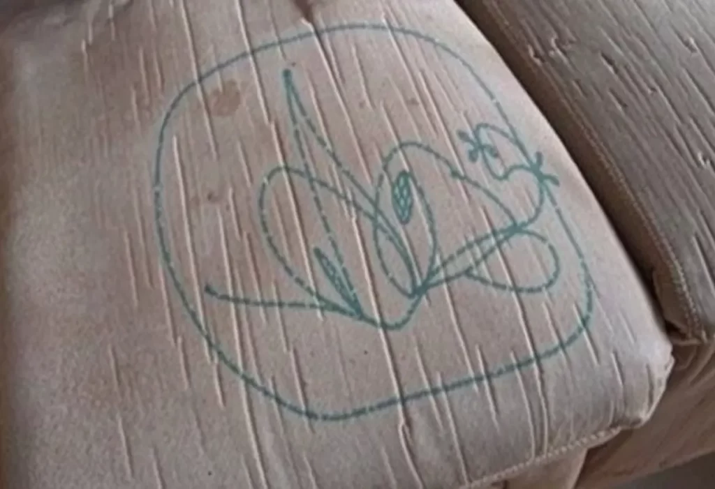 پاک کردن لکه ماژیک از روی مبل